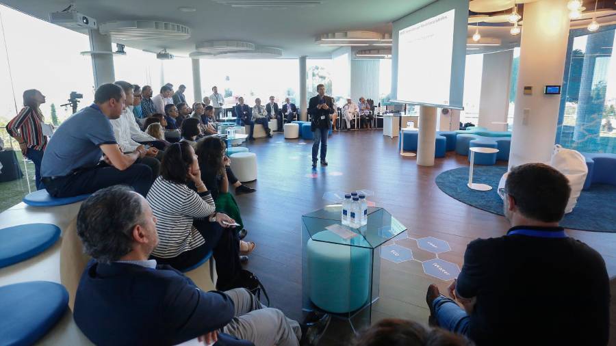 La jornada se desarrolló en la recién inaugurada Sala Fòrum de Ematsa, que servirá para atender a escolares y demás visitas. FOTO: pere ferré