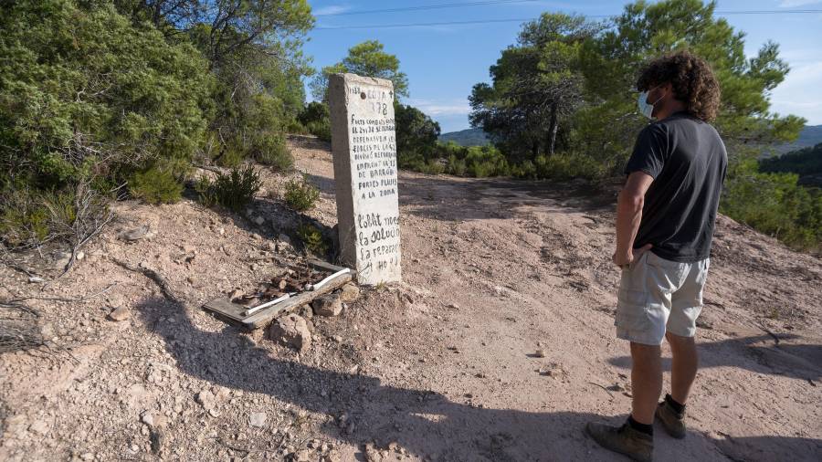 Detall de restes bèl·liques i humanes que han estat trobades on va projectat el nou parc eòlic. FOTO: JOAN REVILLAS