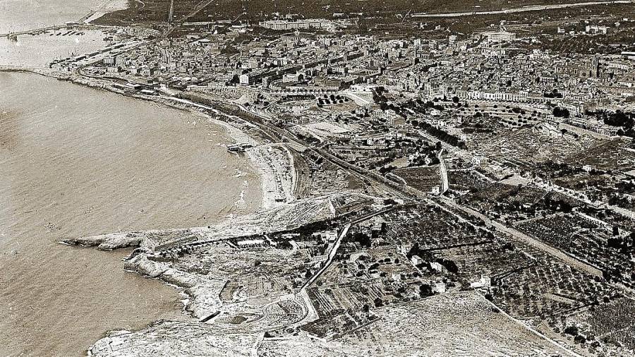 Vista aérea de Tarragona de principios de los años 30. Foto: Josep Gaspar. Institut Cartogràfic de Catalunya.