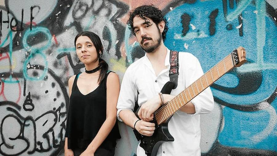 El dúo tarraconense Perfect Strangers, formado por Andoni Díaz y Naila Ferrer. FOTO: Dany g