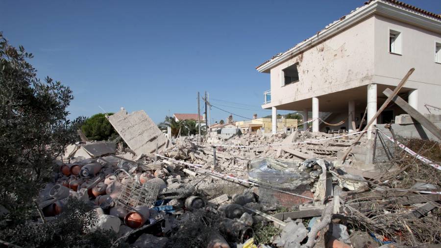 Estado en que qued&oacute; la casa de Alcanar tras la explosi&oacute;n. Cedida