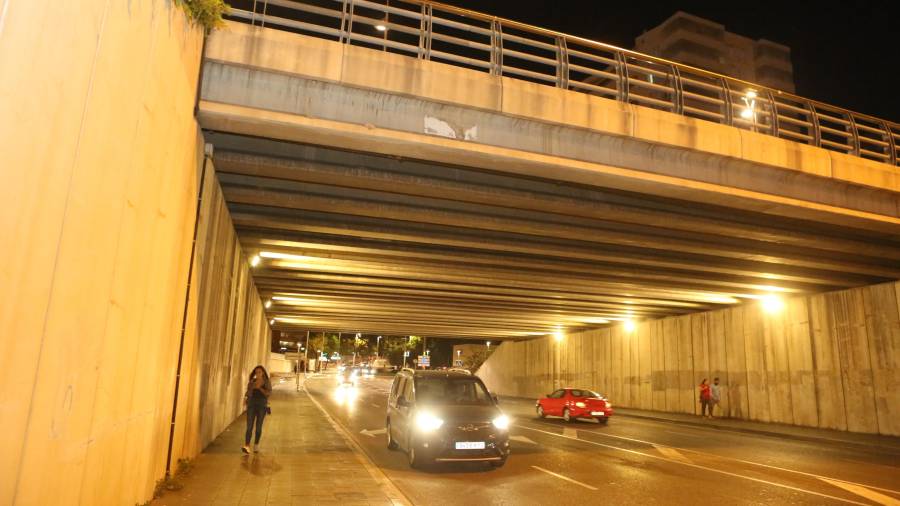La mejora del puente de la calle Vidal i Barraquer forma parte de los presupuestos participativos. FOTO: ALBA MARINÉ