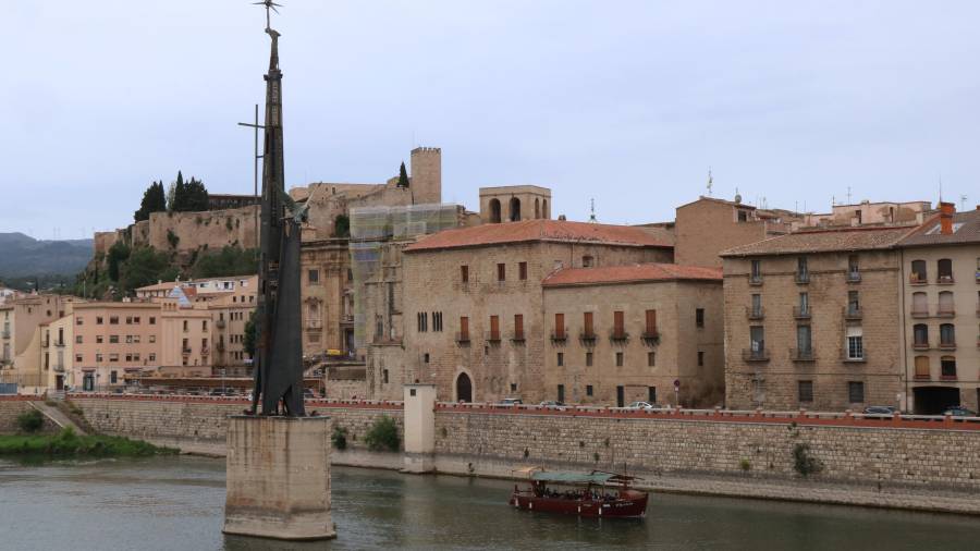 El Govern exigeix celeritat al jutjat de TGN per poder reactivar la retirada del monument franquista de Tortosa. Foto: DT