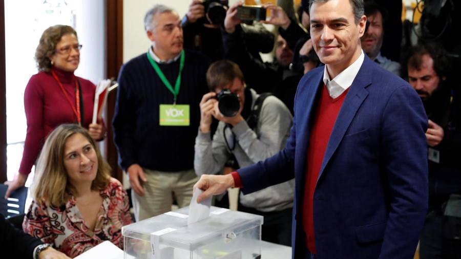 Imagen de Pedro Sánchez ejerciendo su derecho a voto. FOTO: EFE