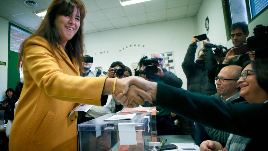 Imagen de Laura Borràs ejerciendo su derecho a voto este domingo, 10 de noviembre. FOTO: EFE