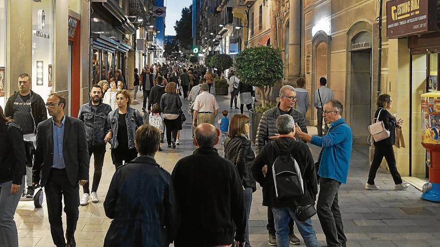 Aspecto de la calle Llovera, una de las principales arterias comerciales de la ciudad. FOTO: alfredo gonzález