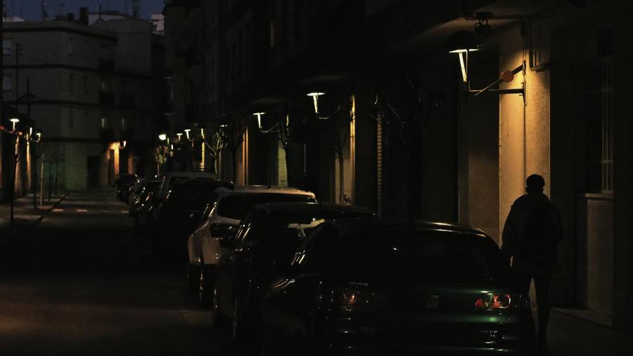 Carrer Sant Miquel al anochecer. La Part Baixa es una de las zonas con más quejas por poca iluminación. FOTO: FABIAN ACIDRESFOTO: FABIAN ACIDRES