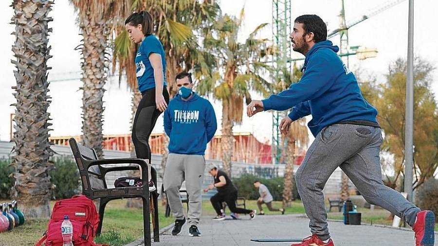 En este punto de la Llosa de Cambrils entrenan algunos de los grupos del centro Tiburán Crossfit. Foto: F.A.