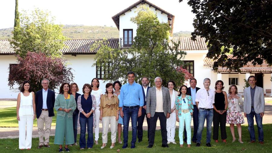 Pedro Sánchez i els seus ministres, un govern més nombrós que el de Rajoy. EFE
