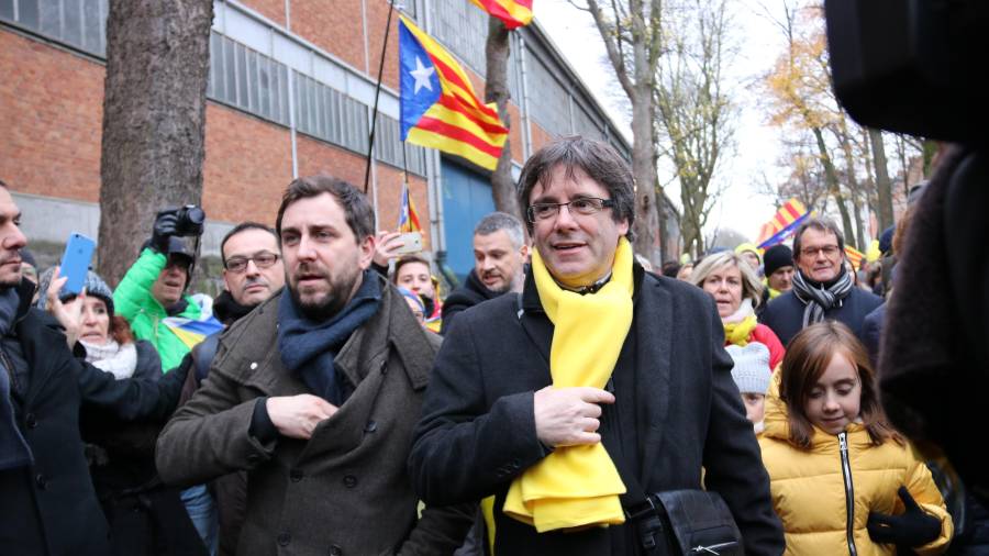 Carles Puigdemont i Toni Comín arriben al Parc del Cinquantenari de Brussel·les per la manifestació 'Desperta, Europa'.