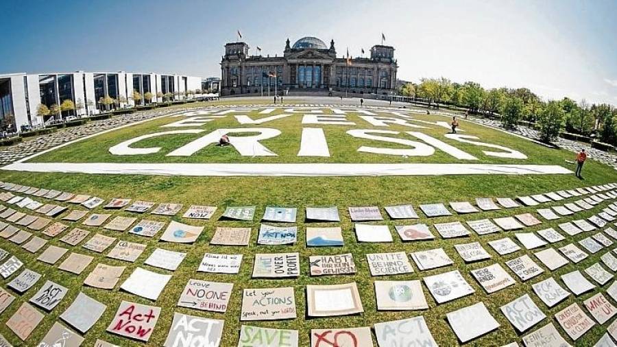 Activistas de Friday For Future frente al Reichstag. FOTO: Kay Nietfeld/ AP