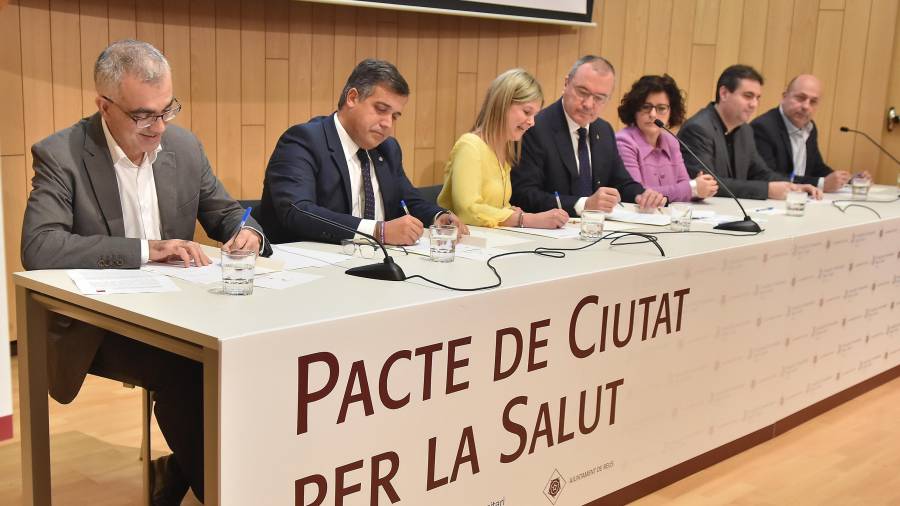 Fotografia dels partits firmants del Pacte de Salut, el passat mes de febrer, a l'auditori de l'Hospiatl Sant Joan. Foto: Alfredo González