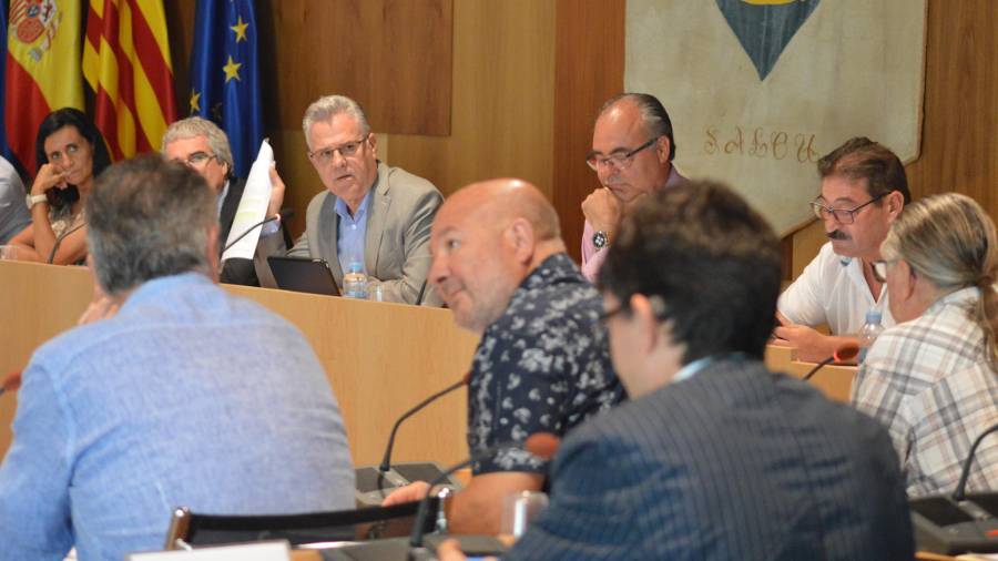 El alcalde de Salou, Pere Granados, en una de sus interpelaciones durante el pleno de ayer. Foto: I. Alcalá