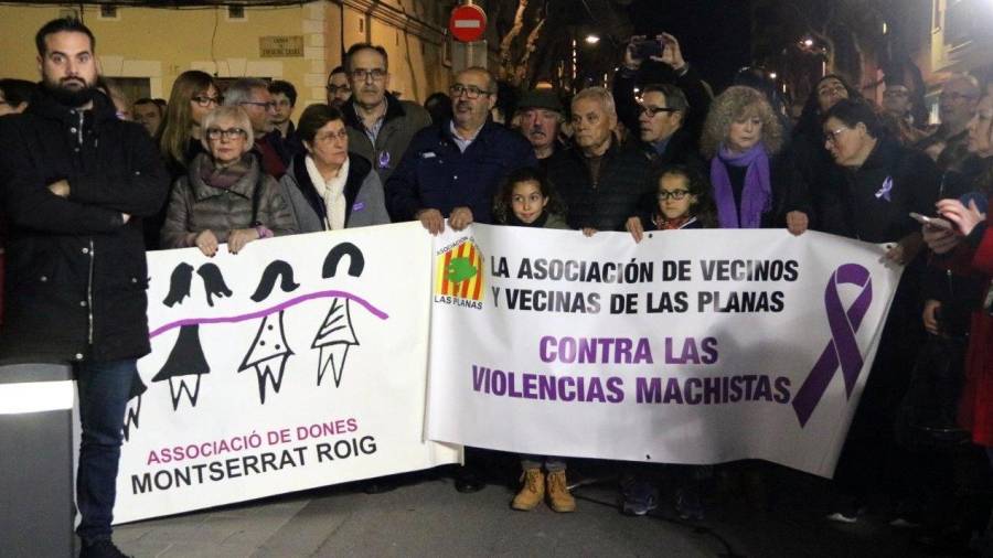 Protesta, el pasado martes en Sant Joan Despí, contra el último feminicidio en España. foto: efe