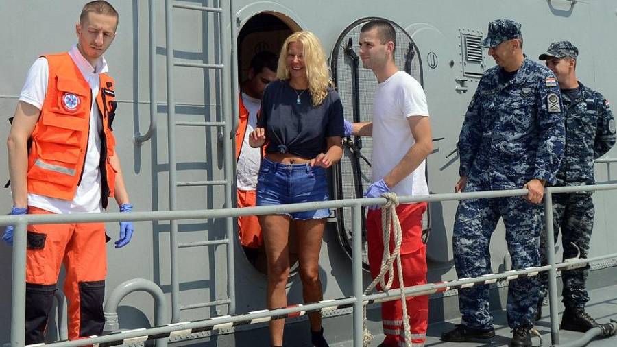 La mujer, Kay Longstaff, se precipitó de la embarcación el sábado a medianoche, cuando el barco se encontraba navegando a unos 100 kilómetros de las costas de Croacia. FOTO: Dailymail