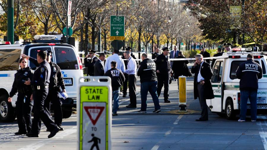 Las autoridades neoyorquinas han calificado de cobarde acto de terrorismo el atropello múltiple, que causó un total de ocho muertos y más de una decena de heridos. FOTO: EFE