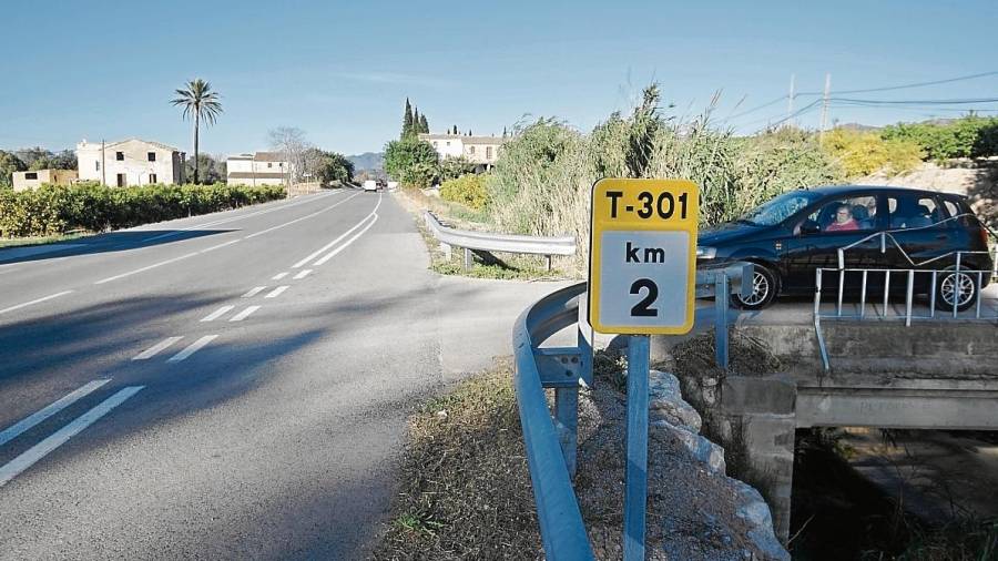 Els fets van tenir lloc en aquest tram de la T-301, entre Tortosa i Bítem. FOTO: JOAN REVILLAS