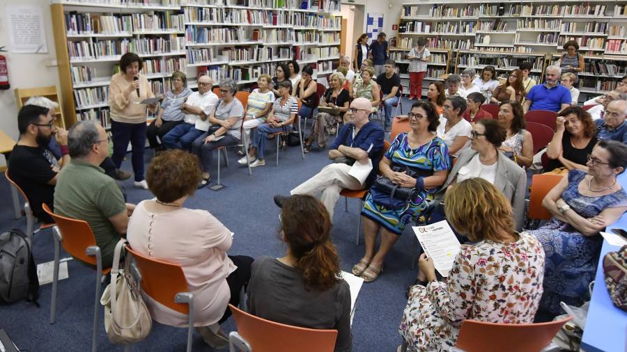 La Sala de Secció Local de la Biblioteca Pública de Tarragona es va omplir de gom a gom per la presentació dels Clubs. FOTO: ALFREDO GONZÁLEZ
