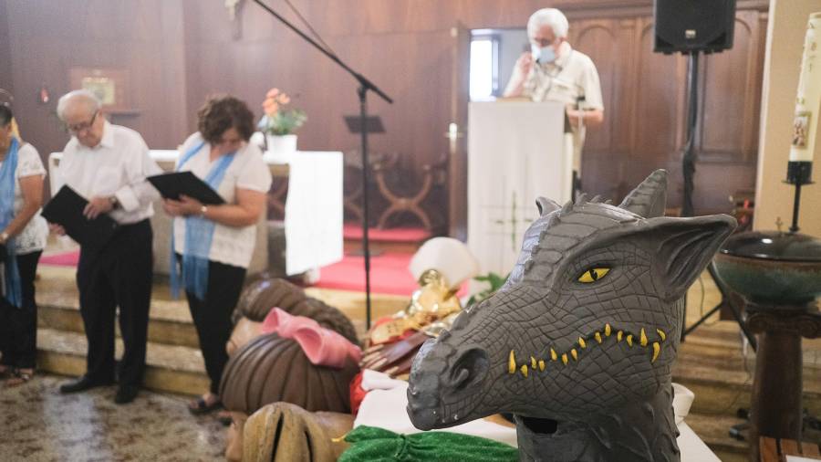 La parroquia de Santa Clara acogió el acto de presentación del nuevo ‘capgros’ inspirado en la figura del Drac de Sanr Jordi y la canción popular. FOTO: FABIAN ACIDRES