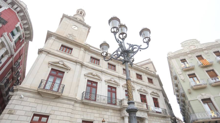 Fachada del Ayuntamiento de Reus. FOTO: ALBA MARINÉ