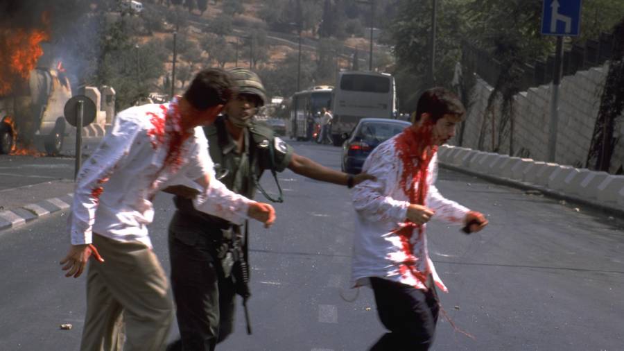 Dos heridos en la segunda intifada. El 28 de septiembre se cumplieron 20 años de la entrada de Ariel Sharon a la explanada de las mezquitas. fOTO: EFE