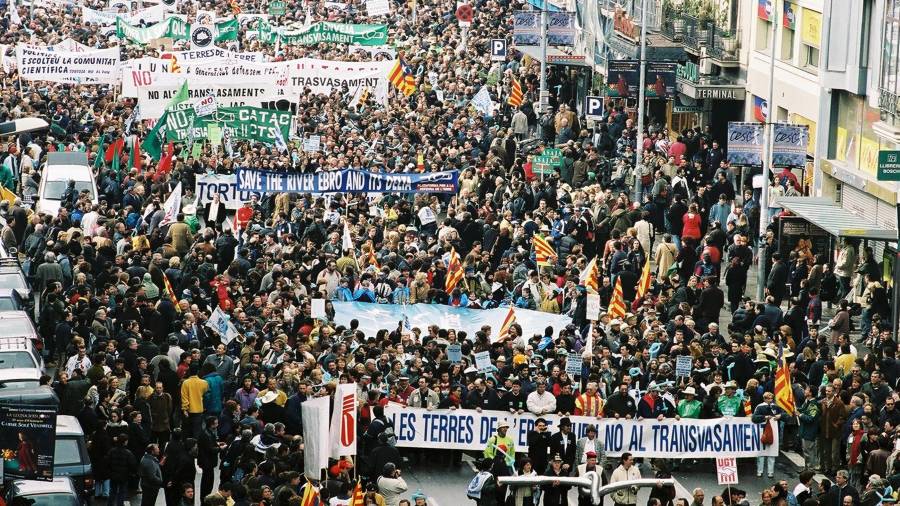 Manifestació a Barcelona, al febrer de l’any 2001. FOTO: JOAN REVILLAS