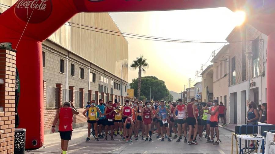 Más de 130 corredores se dan cita en la 5ª carrera de la Festa Major de Roda de Berà. Foto: Ajuntament de Roda de Berà.