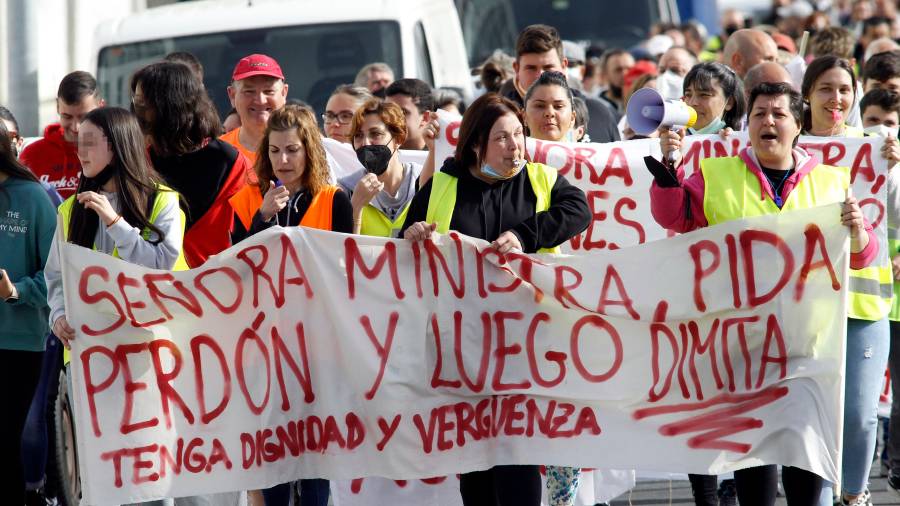 Una manifestación de transportistas que ha tenido lugar este domingo en Galicia. FOTO: EFE