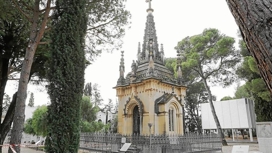 El panteó de Boule va ser un dels primers del nou cementiri de Reus i és obra de Francesc Blanc i Pons. FOTO: alba mariné