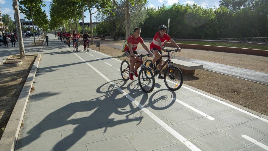Pròximament es millorarà la senyalització del carril bici. FOTO: J. REVILLAS