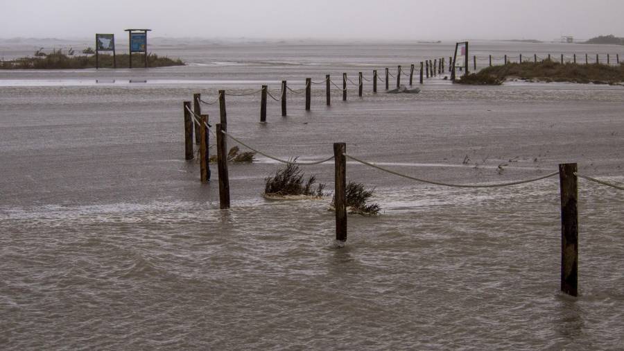La barra del Trabucador sota l’aigua, durant el temporal Glòria de fa dos anys. foto: joan revillas