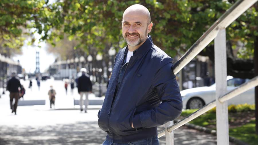 El dramaturgo y actor Vicente Cañón, en la plaza Imperial Tarragona. FOTO: Pere Ferré