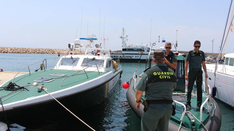 Las tres embarcaciones en el Port de Torredembarra, su sede desde 1997. FOTO: Guardia Civil