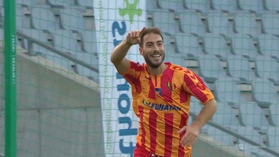 Miguel Palanca celebra uno de los goles logrados con el Korona Wielce. FOTO: DT