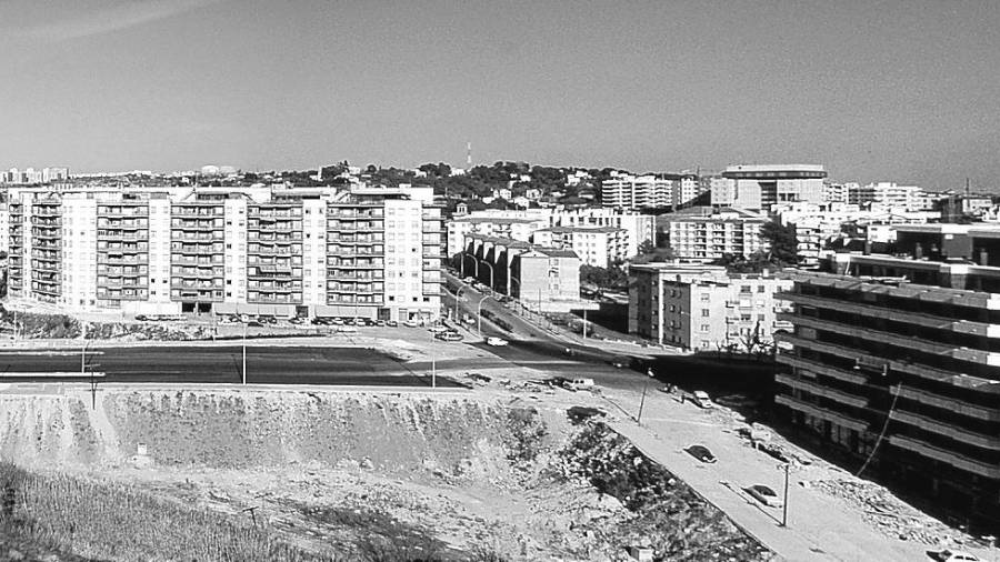 L’avinguda President Macià, sense urbanitzar. A l’esquerra, l’Hospital Joan XXIII. La foto és del 14 de maig de de 1980. FOTO: anton roca