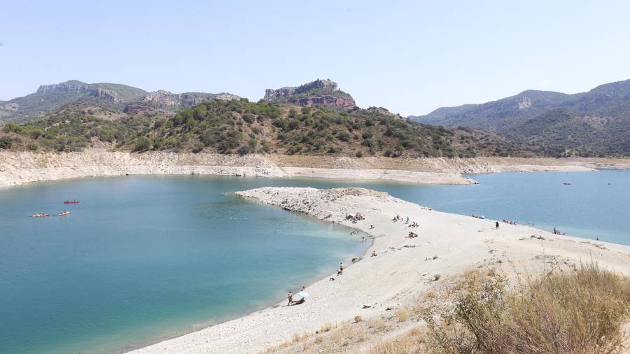 El pantano de Siurana, visiblemente seco. FOTO: ALBA MARINÉ