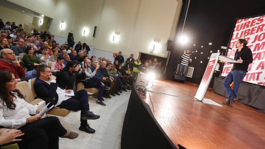 Pablo Iglesias, durante su intervención en el Teatre Bonavista, que reunió a más de 500 personas. Foto: Pere Ferré