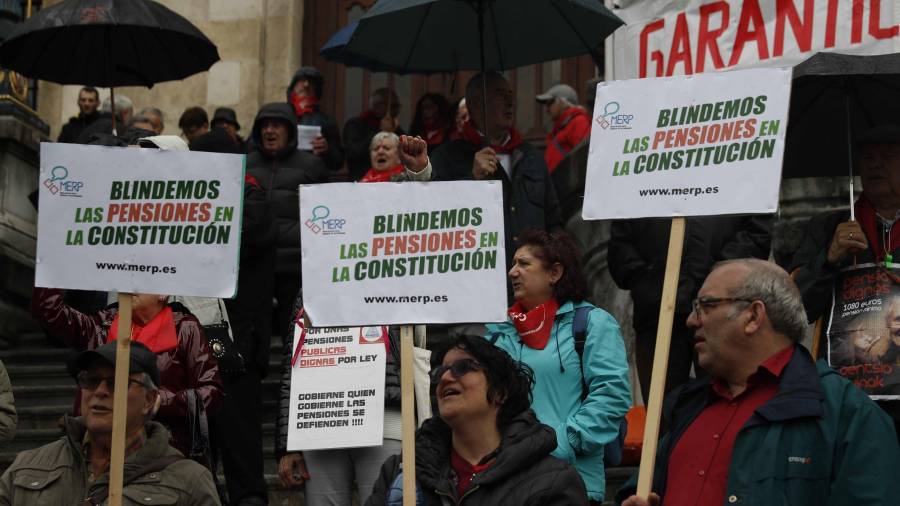 Pensionistas en la concentración convocada el 17 de febrero en Bizkaia. Foto: Luis Tejido