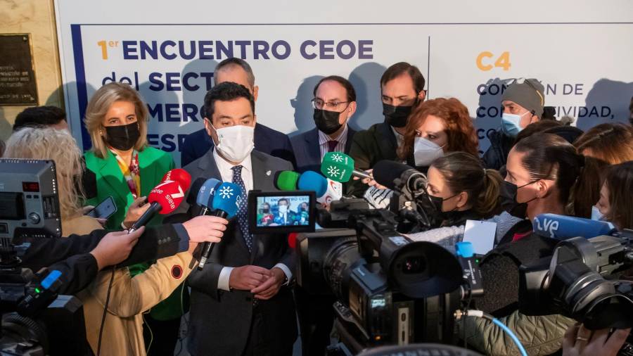 El presidnete de la Junta de Cádiz, Juanma Moreno, pidiendo diálogo entre todas las partes antes del preacuerdo