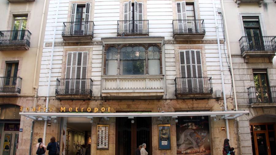 Pla general de la façana principal del Teatre Metropol de Tarragona, a la Rambla Nova. Foto: Núria Torres/ACN