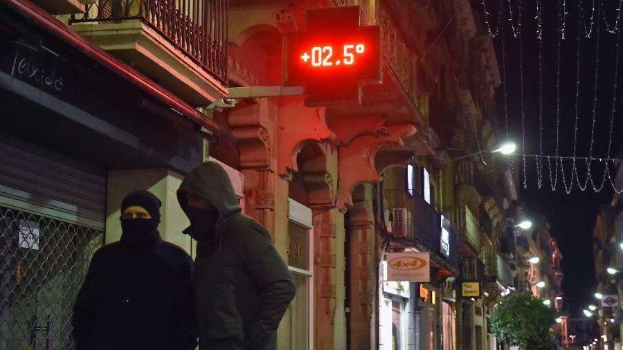 Imatge d'arxiu d'un termòmetre del carrer Llovera de Reus. FOTO: ALFREDO GONZÁLEZ