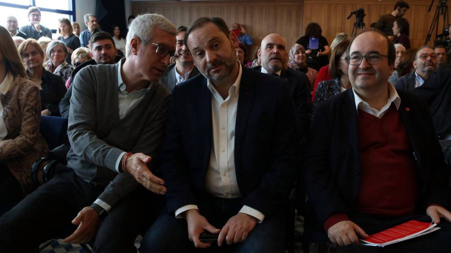 El alcalde de Tarragona, con el ministro de Fomento y el secretario general del PSC. Foto: ACN