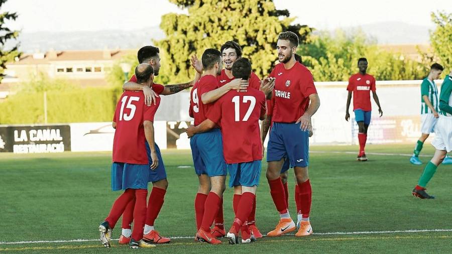 Los jugadores del Montblanc celebran un gol durante un partido. FOTO: DT