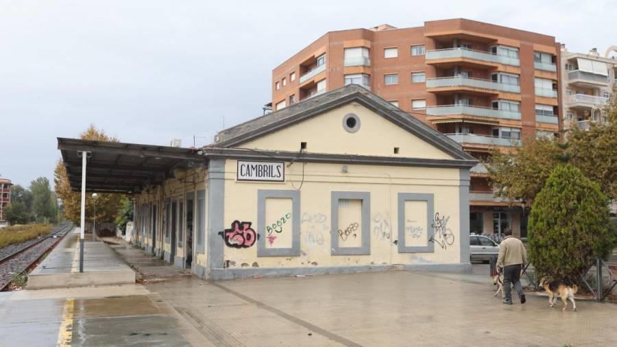Aspecto actual del edificio de la antigua estación de tren de Cambrils. FOTO: ALBA MARINÉ