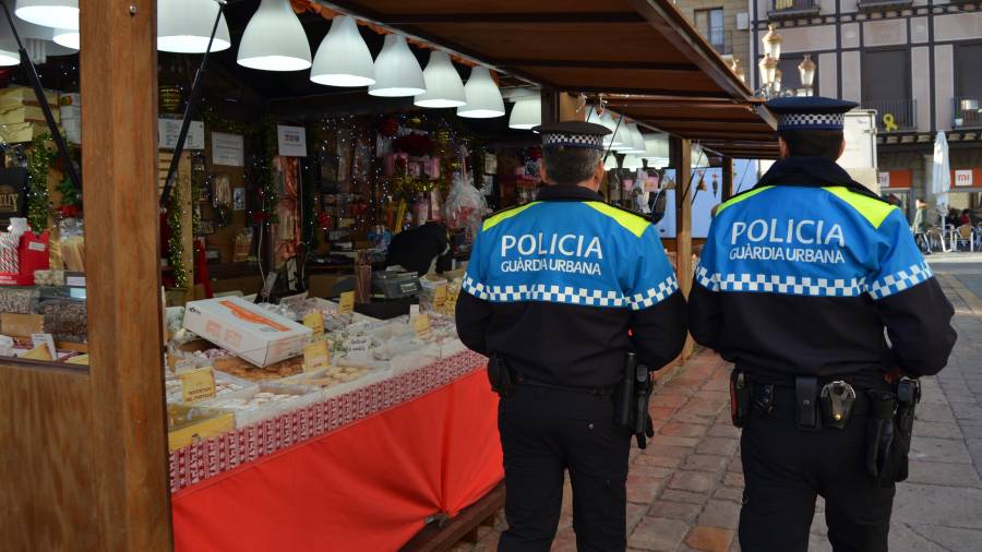 Les patrulles policials faran visites als establiments comercials per treballar conjuntament amb els comerciants. FOTO: CEDIDA