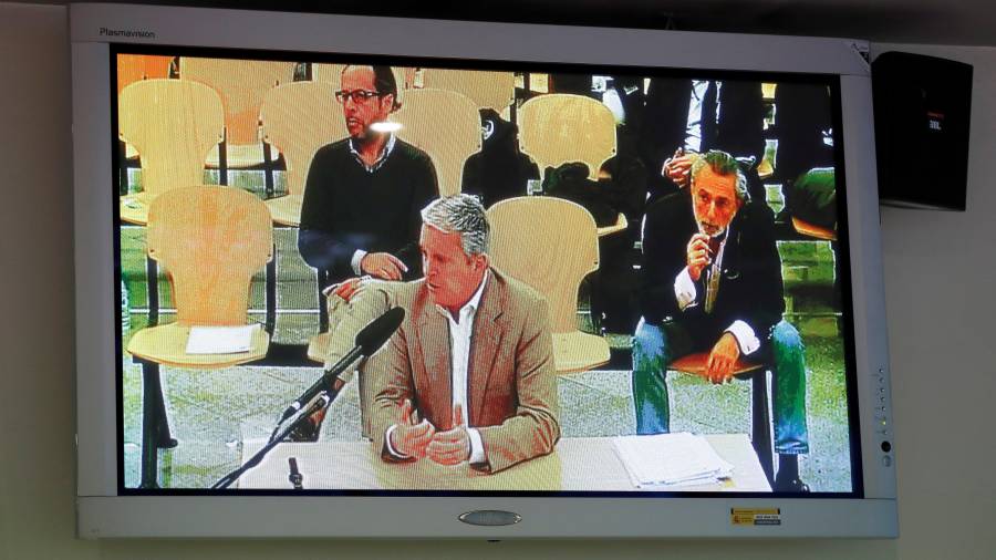Vista desde un monitor de la sala de prensa de la Audiencia Nacional de la declaración de Pablo Crespo. FOTO: Chema Moya/EFE