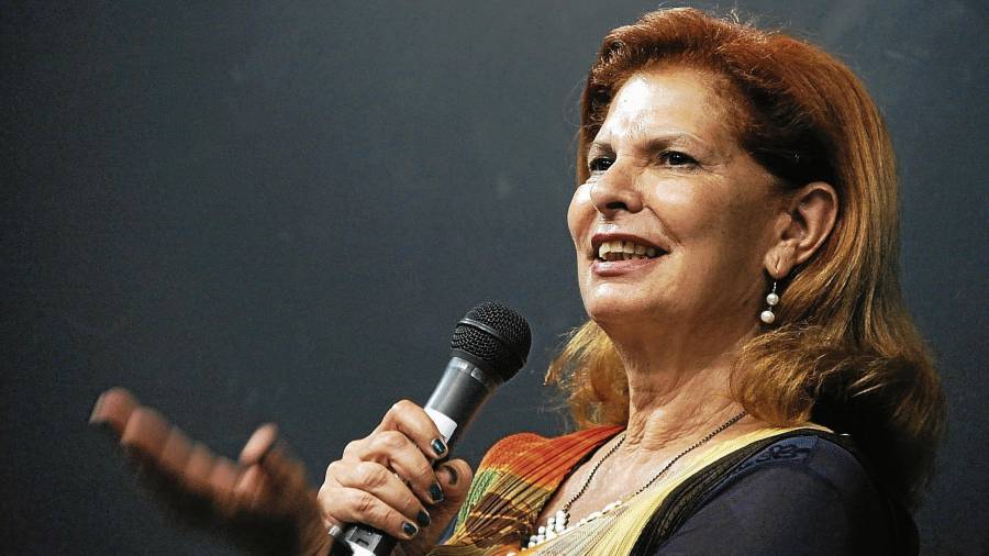 Carmen Alborch fue la cara más alegre de los Gobiernos de Felipe González. Escritora metida accidentalmente en política, fue una feminista comprometida. FOTO: efe