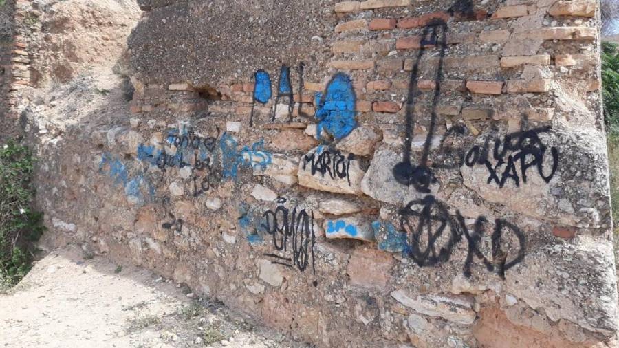 L'Ajuntament de Tortosa denuncia l'aparició de pintades i grafitis al Fortí d'Orleans