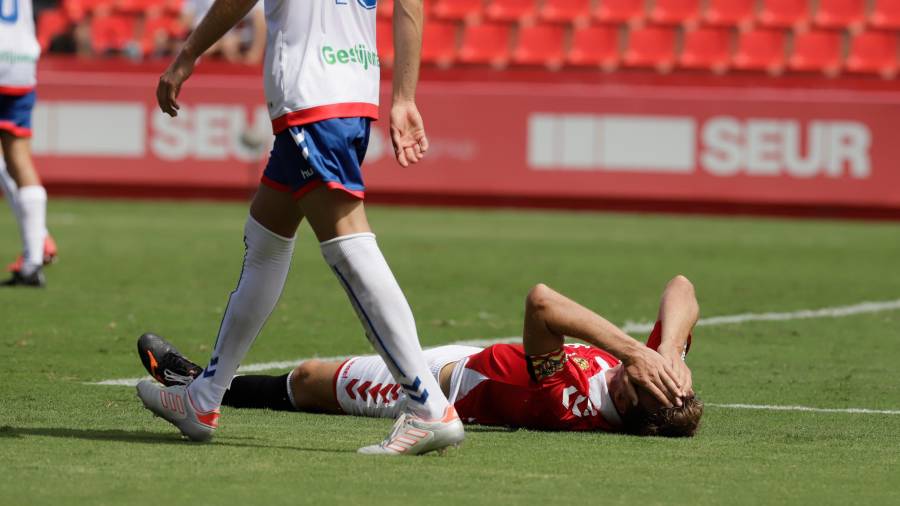 Manu Barreiro ha caído lesionado del aductor de la pierna derecha.