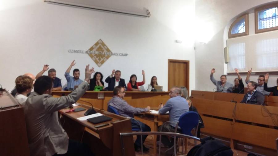 Imatge de la votacio celebrada aquest dimarts durant el ple del Consell Comarcal del Baix Camp. Foto: CCBC